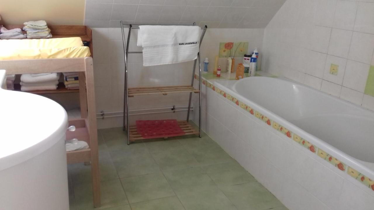 Chambre Chez L Habitant Malguenac Exterior foto